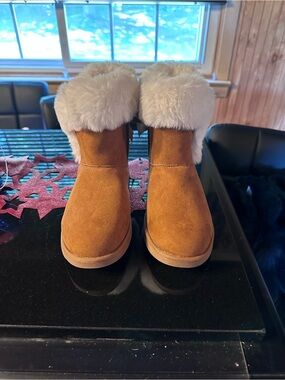 Juicy Couture Tan Suede Ankle Boots with Cream Faux Fur Cuff